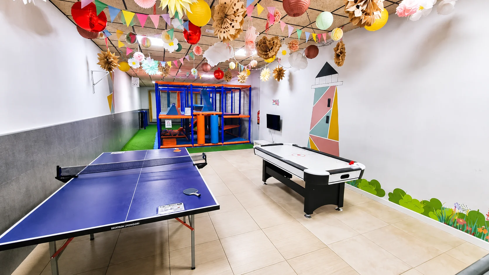 Parque de bolas y zona de juegos infantiles en Zaragoza